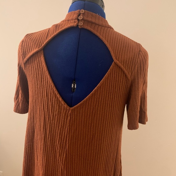 A-line t-shirt style dress with peek boo back. - Picture 2 of 3